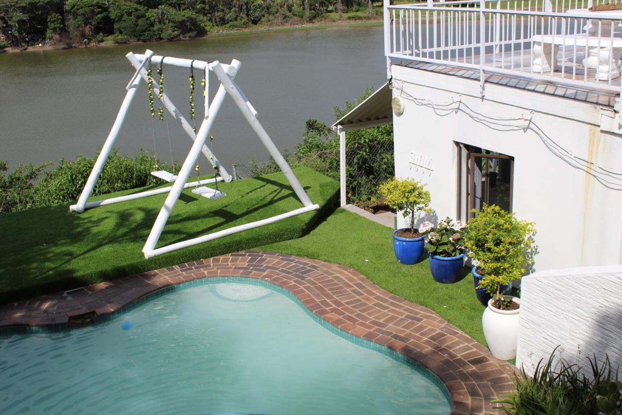Blue'S Guest House - East London Bonza Bay Екстериор снимка