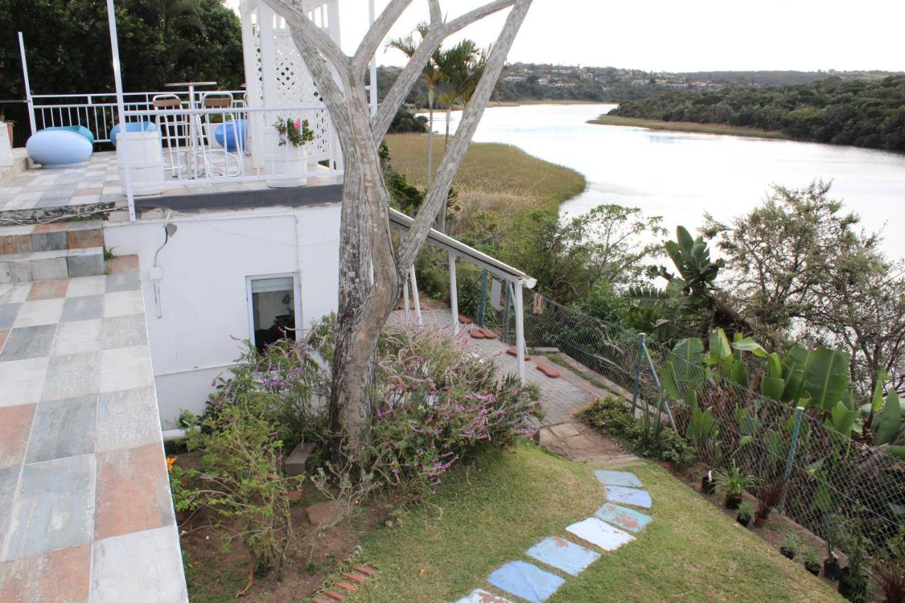 Blue'S Guest House - East London Bonza Bay Екстериор снимка