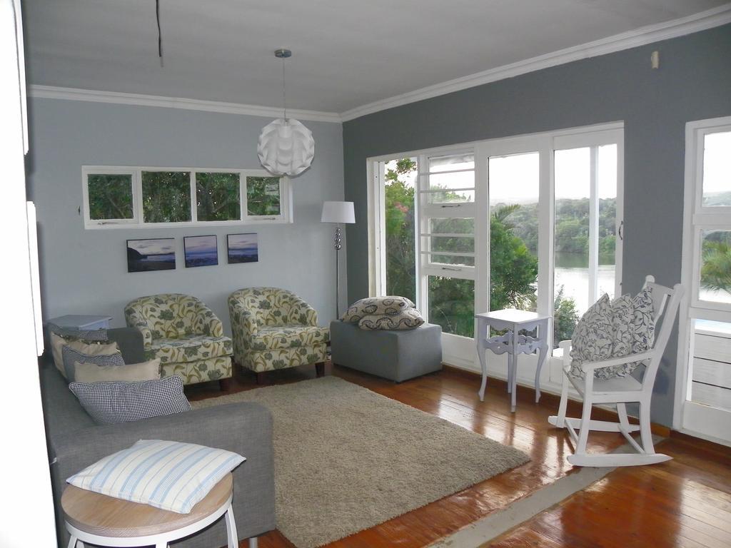 Blue'S Guest House - East London Bonza Bay Екстериор снимка