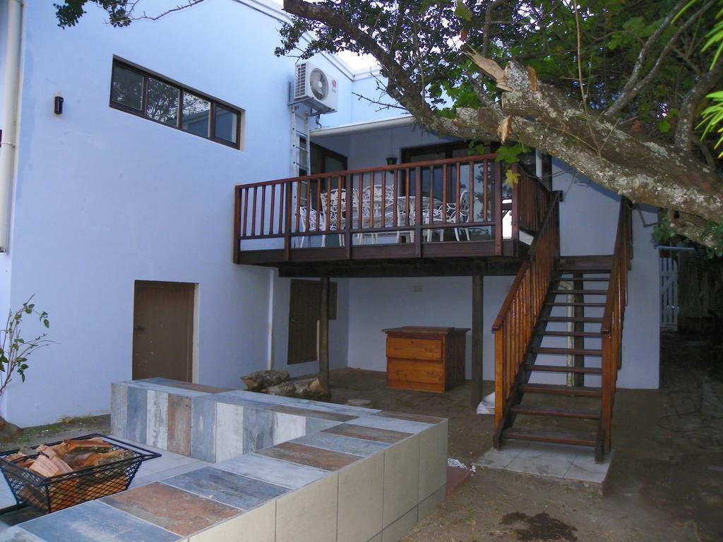 Blue'S Guest House - East London Bonza Bay Екстериор снимка
