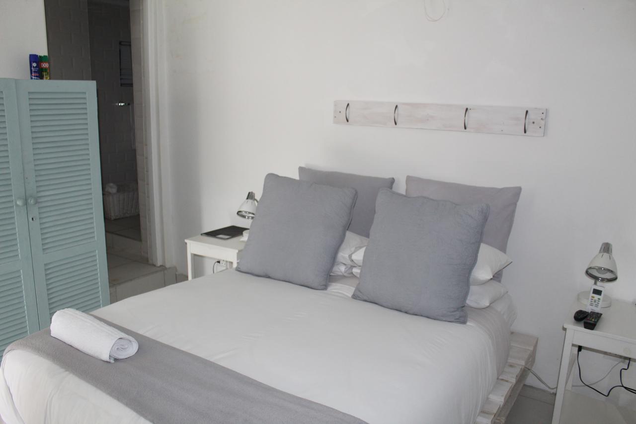 Blue'S Guest House - East London Bonza Bay Екстериор снимка