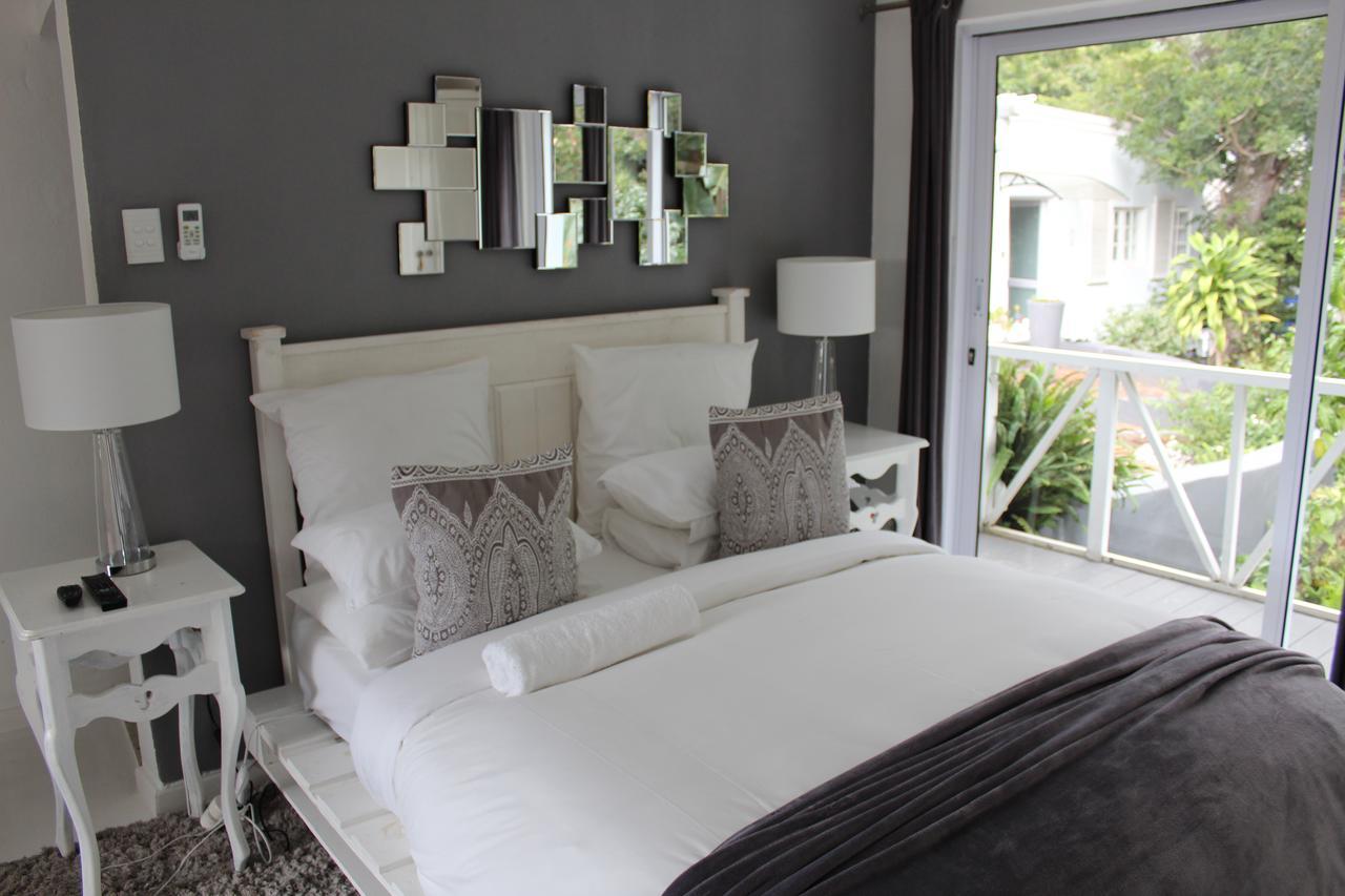 Blue'S Guest House - East London Bonza Bay Екстериор снимка