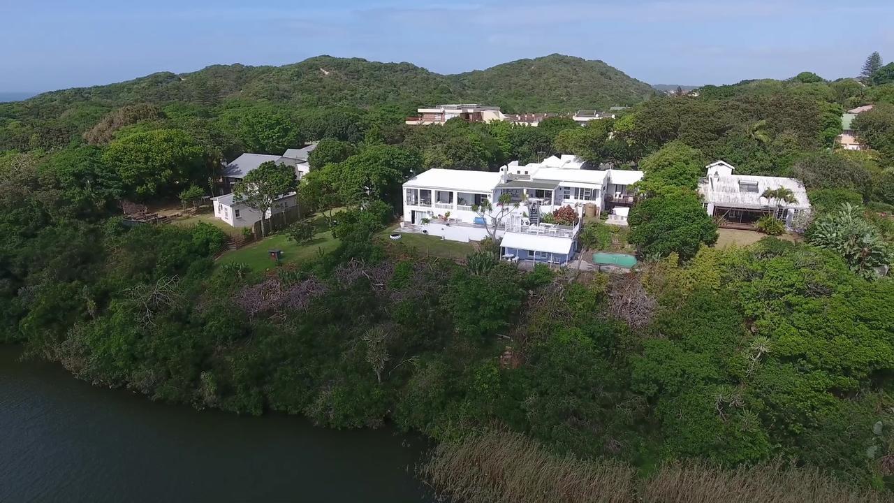 Blue'S Guest House - East London Bonza Bay Екстериор снимка
