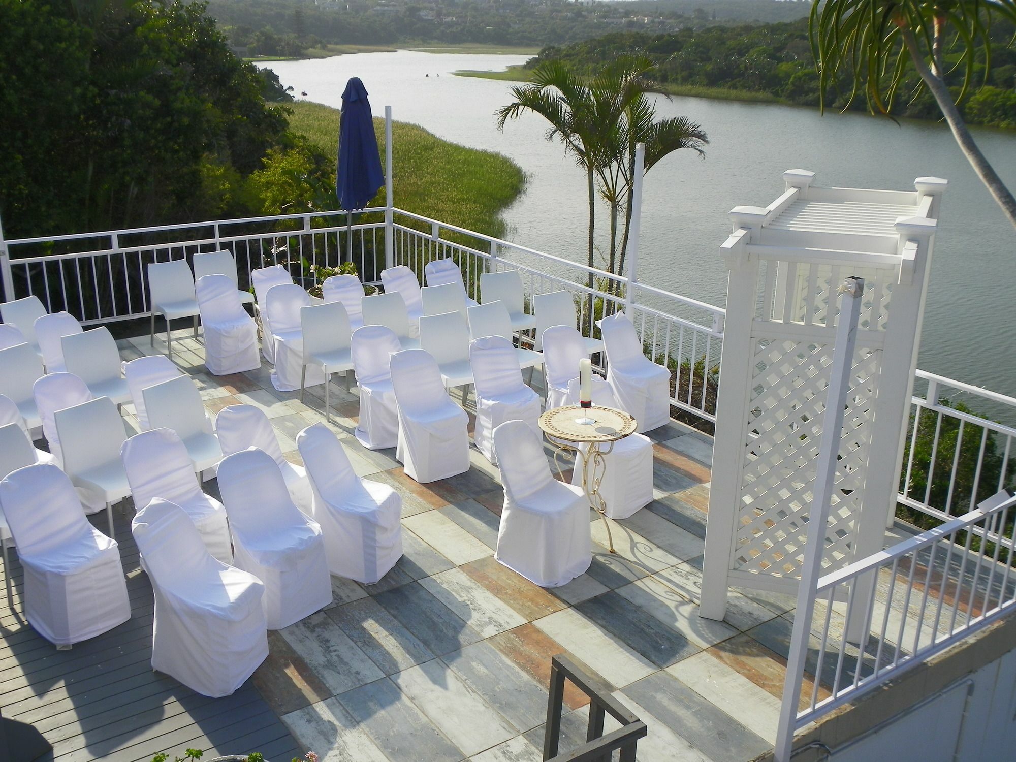 Blue'S Guest House - East London Bonza Bay Екстериор снимка