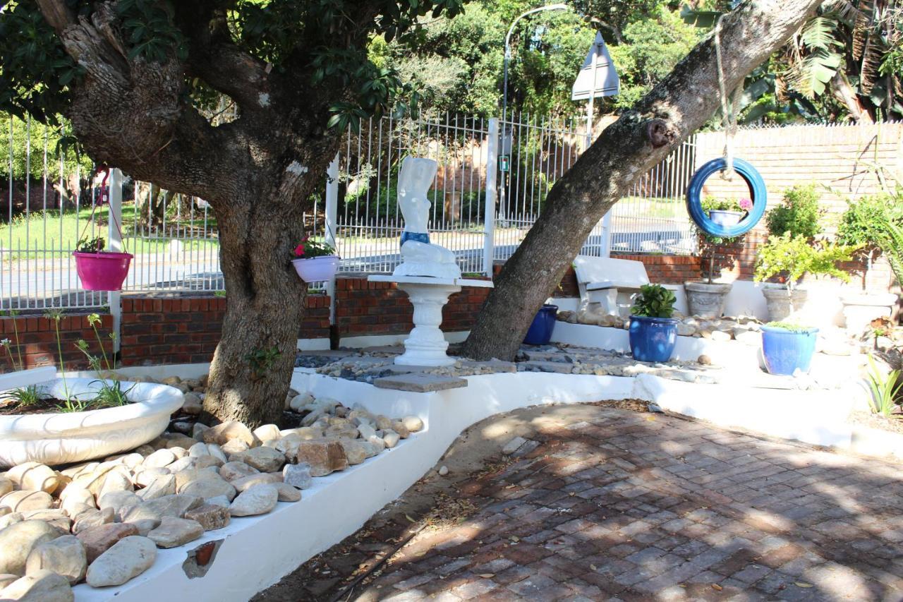 Blue'S Guest House - East London Bonza Bay Екстериор снимка