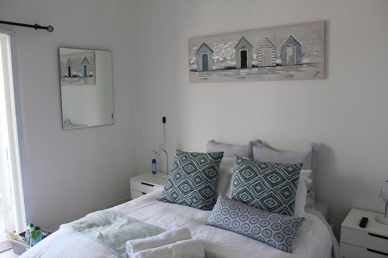 Blue'S Guest House - East London Bonza Bay Екстериор снимка